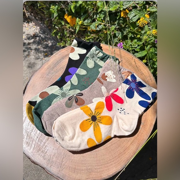 Closeout!▪️POL Floral Socks in Ivory with Multi flowers - Picture 5 of 7